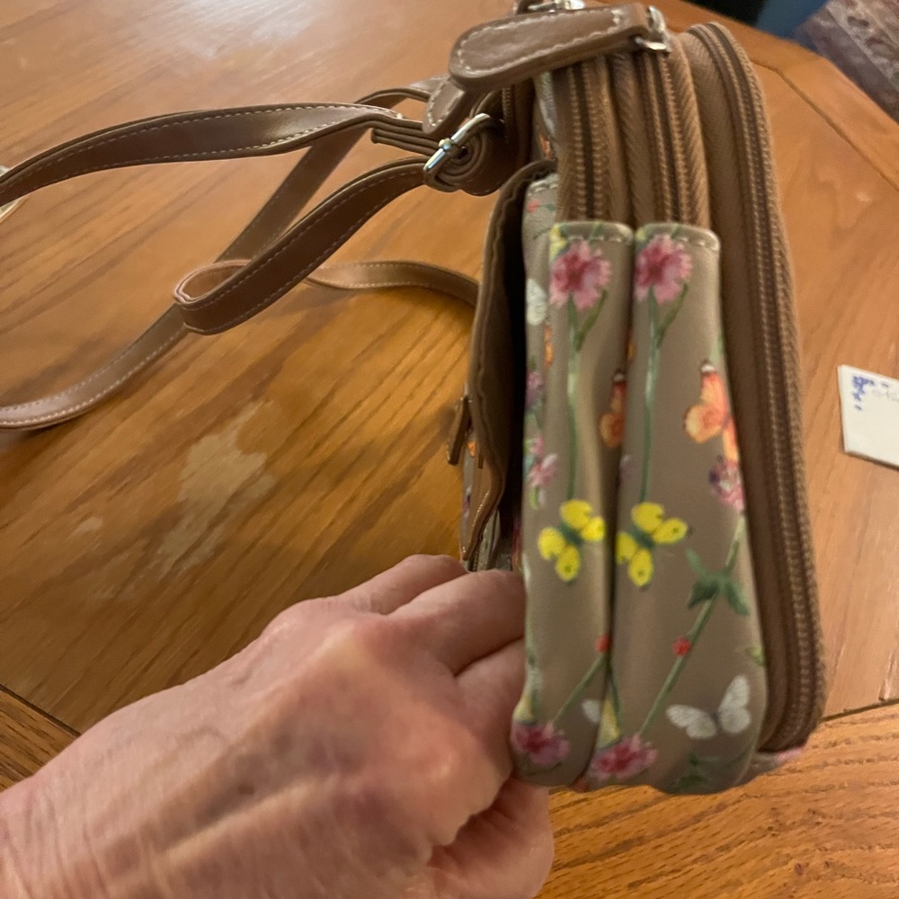 MultiSac  Tan Butterflies/flowers Triple Compartment Crossbody bag NWOT. - Picture 6 of 9